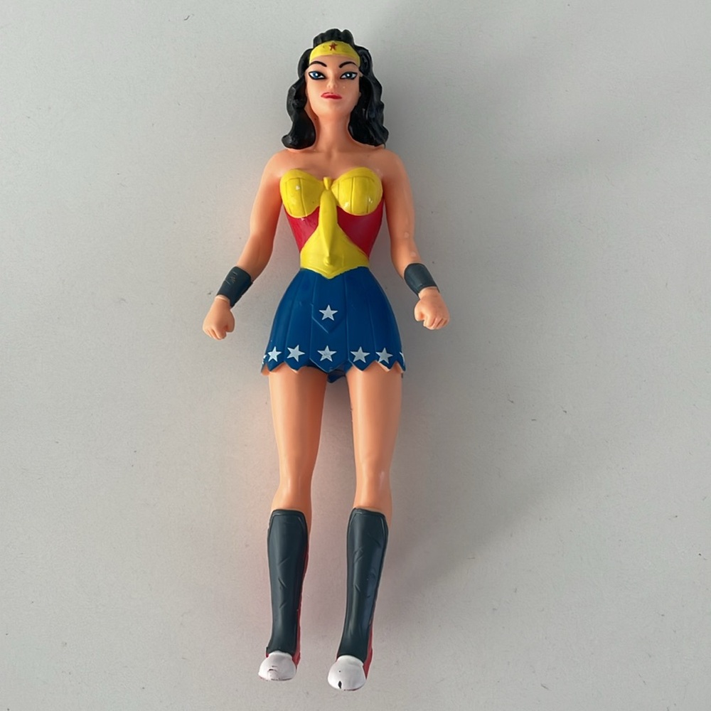 DC Comics: Wonder Woman: 5.5" Bendable Poseable Action Figure DC.